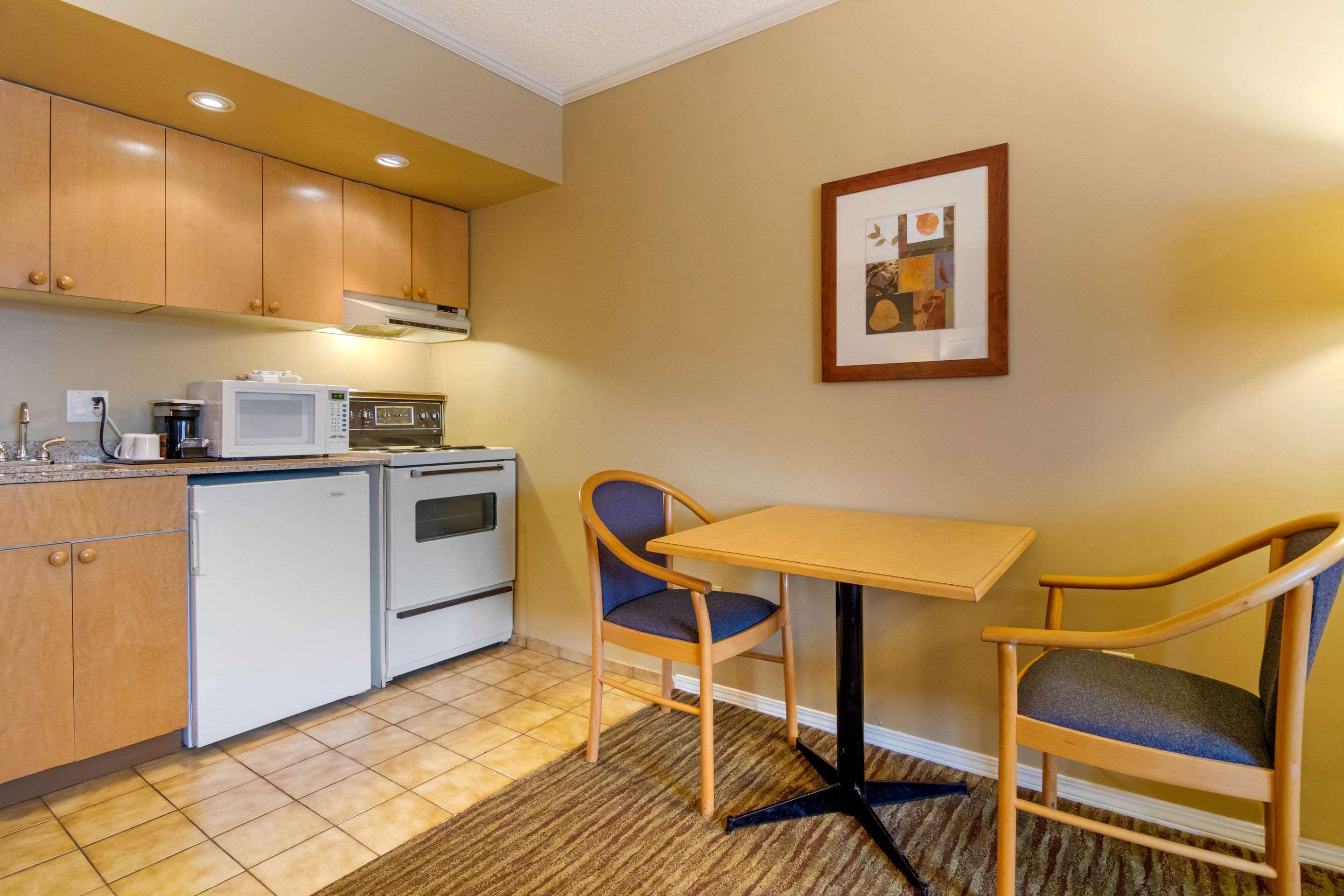Econo Lodge Inn & Suites North Vancouver Ngoại thất bức ảnh