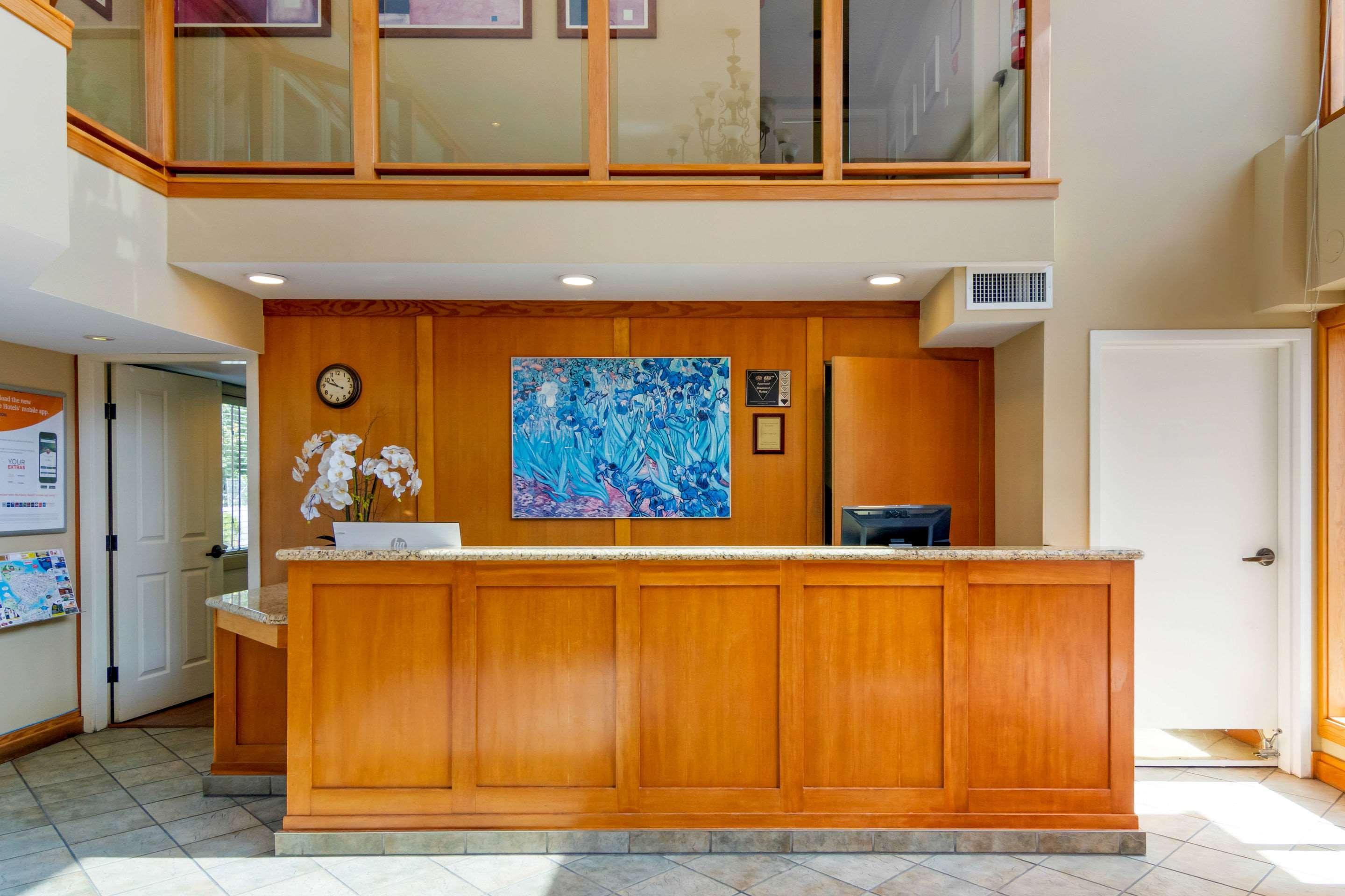 Econo Lodge Inn & Suites North Vancouver Ngoại thất bức ảnh