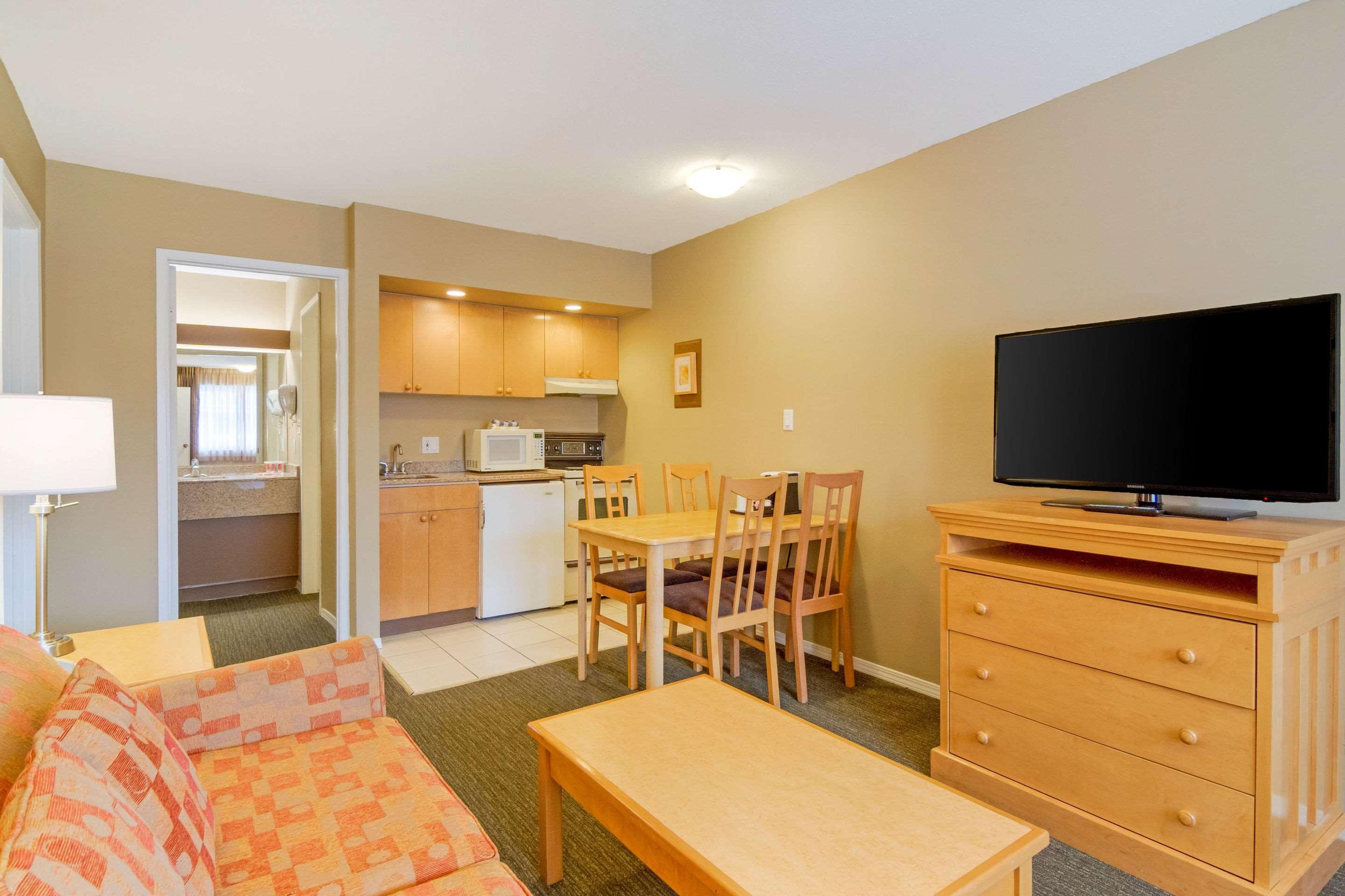 Econo Lodge Inn & Suites North Vancouver Ngoại thất bức ảnh