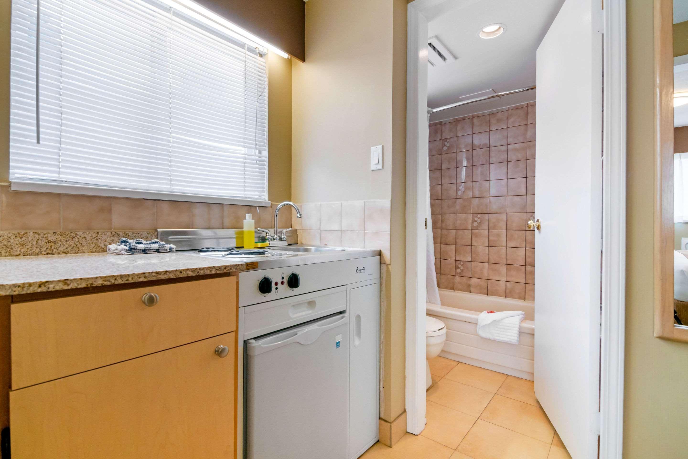 Econo Lodge Inn & Suites North Vancouver Ngoại thất bức ảnh