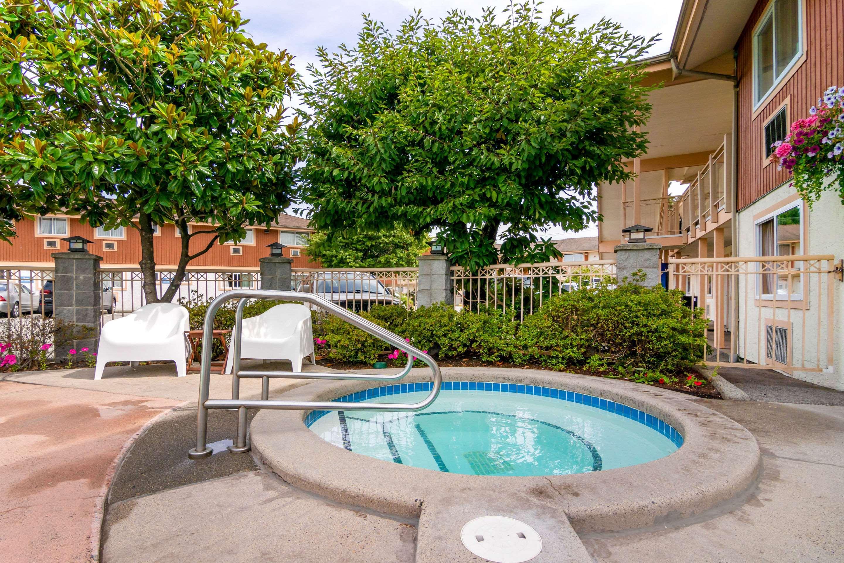 Econo Lodge Inn & Suites North Vancouver Ngoại thất bức ảnh