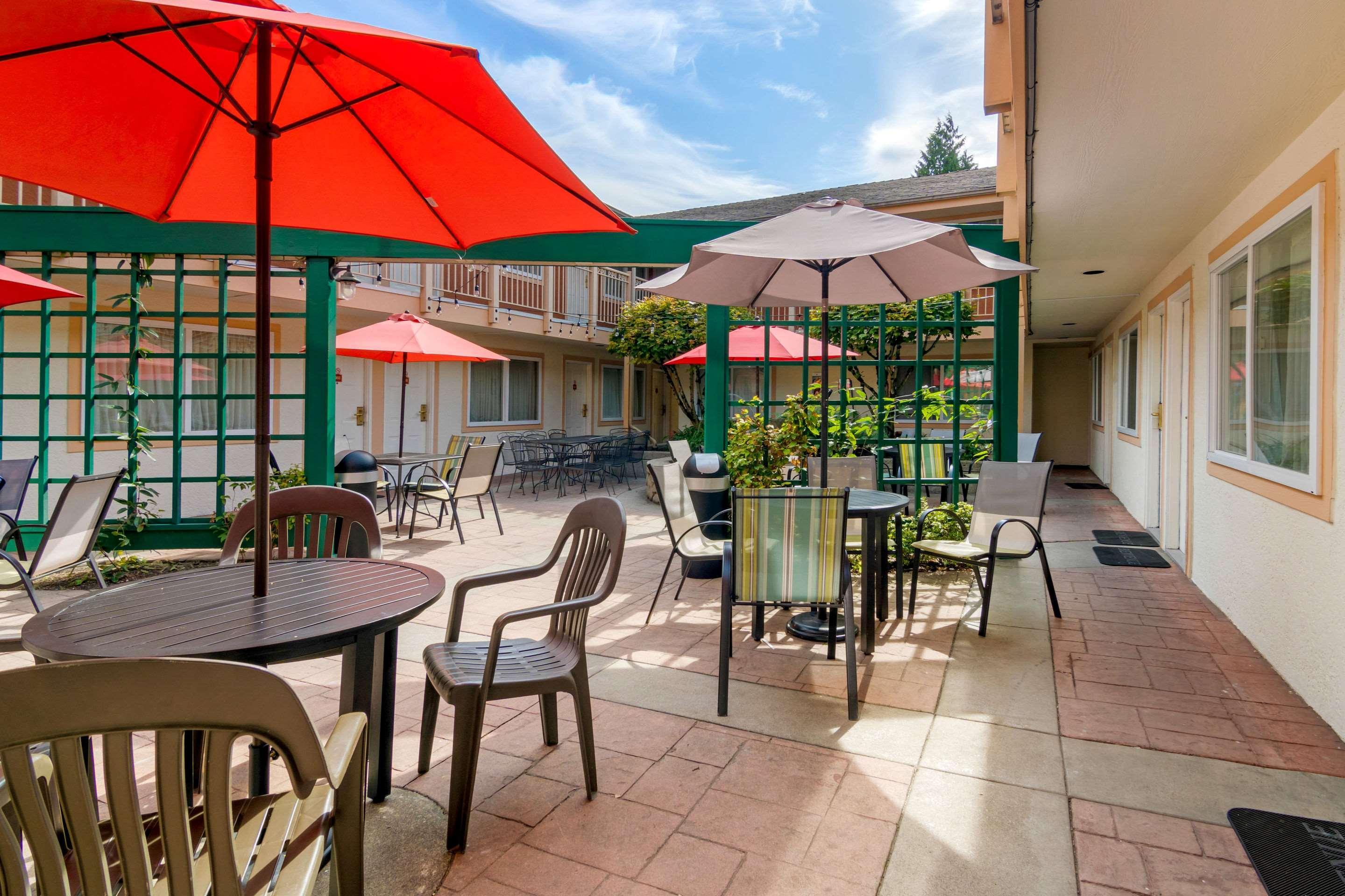 Econo Lodge Inn & Suites North Vancouver Ngoại thất bức ảnh