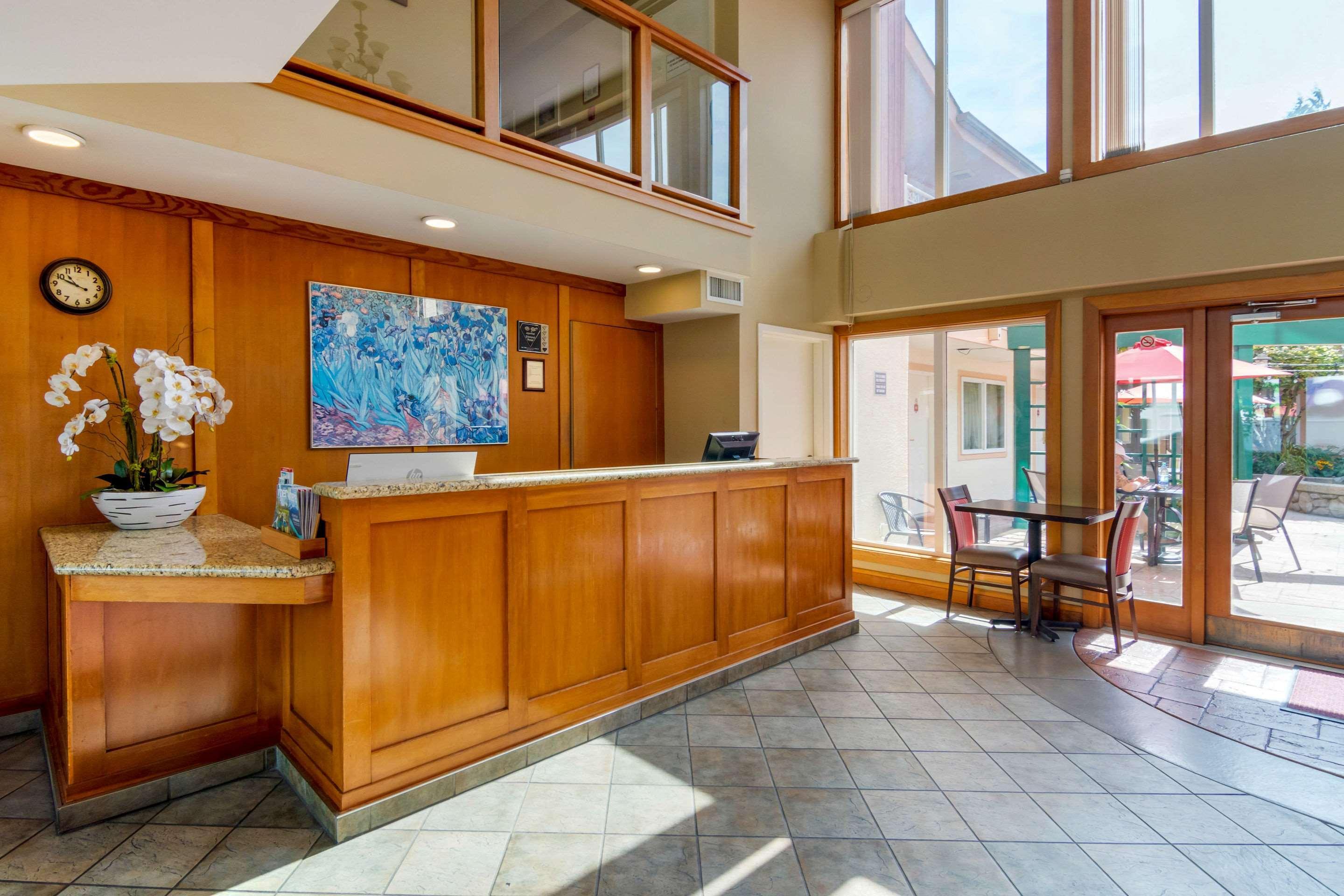 Econo Lodge Inn & Suites North Vancouver Ngoại thất bức ảnh