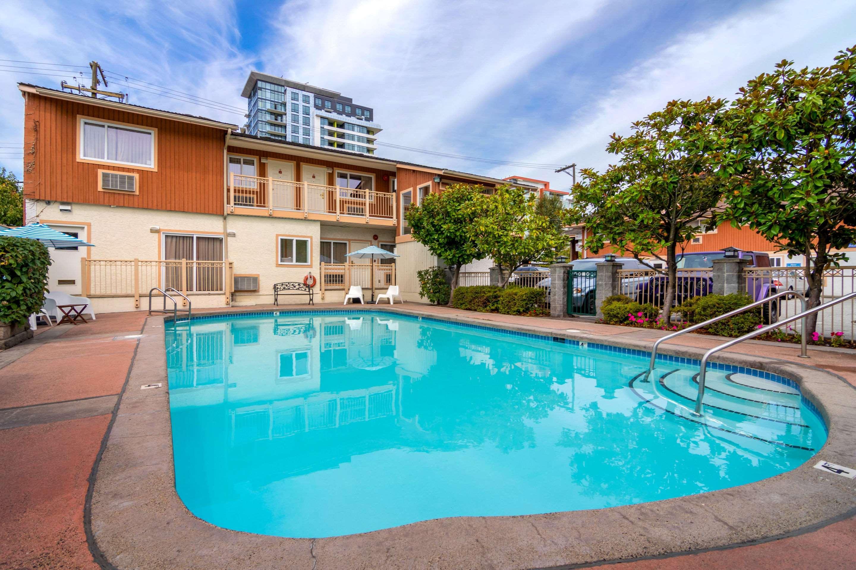 Econo Lodge Inn & Suites North Vancouver Ngoại thất bức ảnh