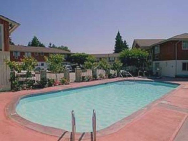 Econo Lodge Inn & Suites North Vancouver Ngoại thất bức ảnh