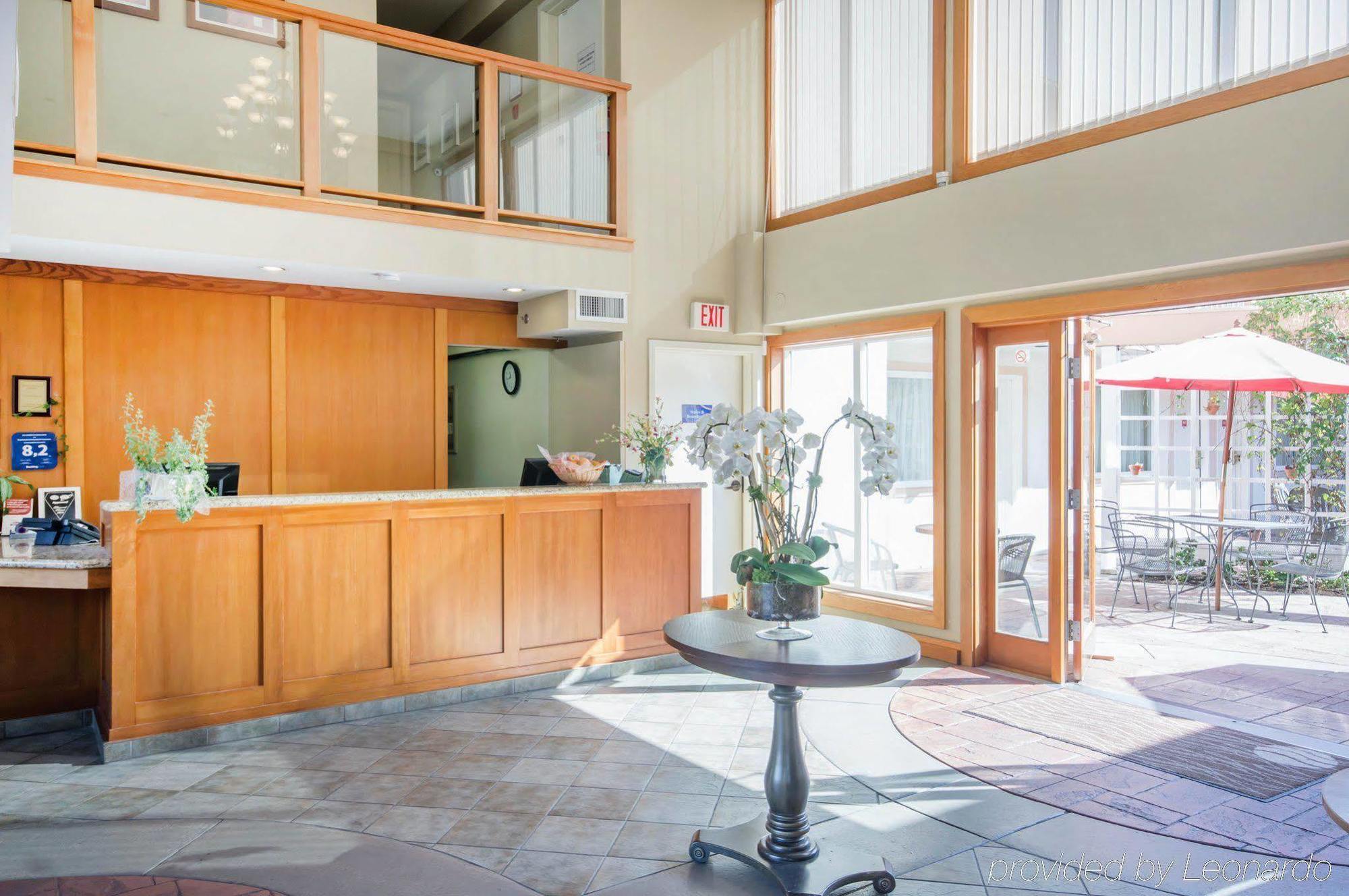 Econo Lodge Inn & Suites North Vancouver Ngoại thất bức ảnh