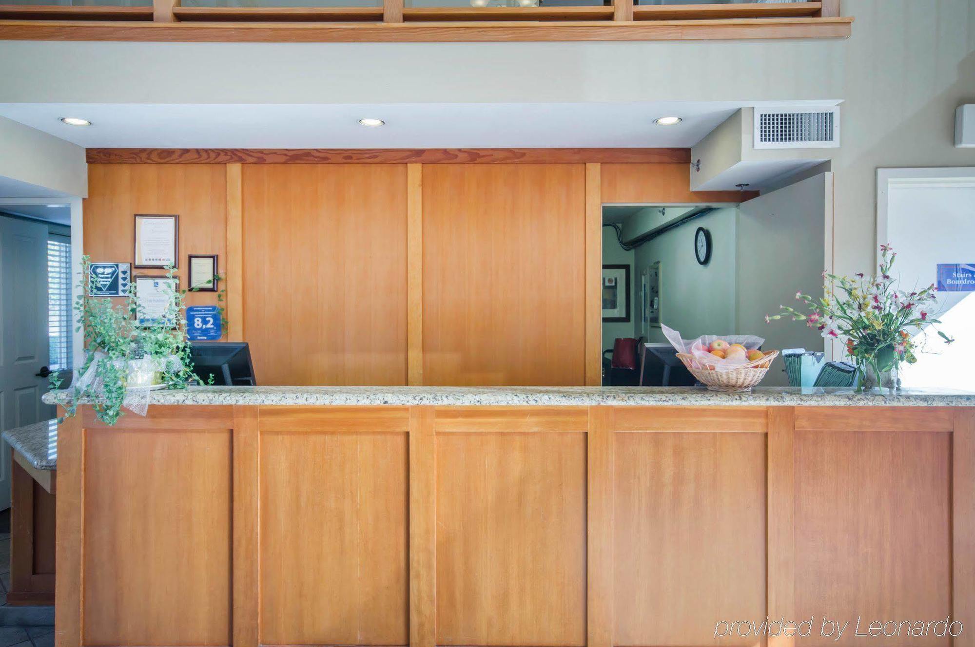 Econo Lodge Inn & Suites North Vancouver Ngoại thất bức ảnh
