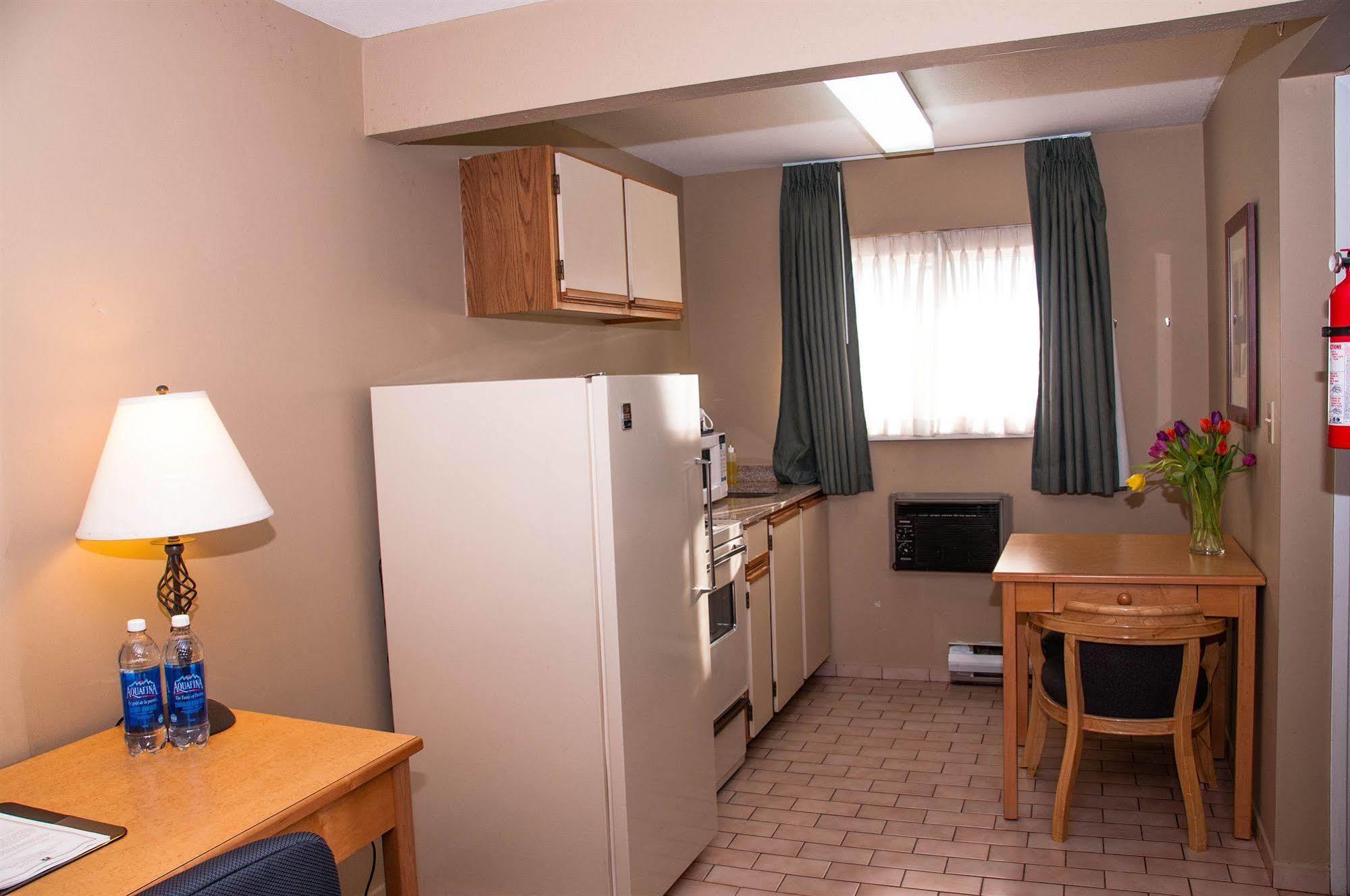 Econo Lodge Inn & Suites North Vancouver Ngoại thất bức ảnh